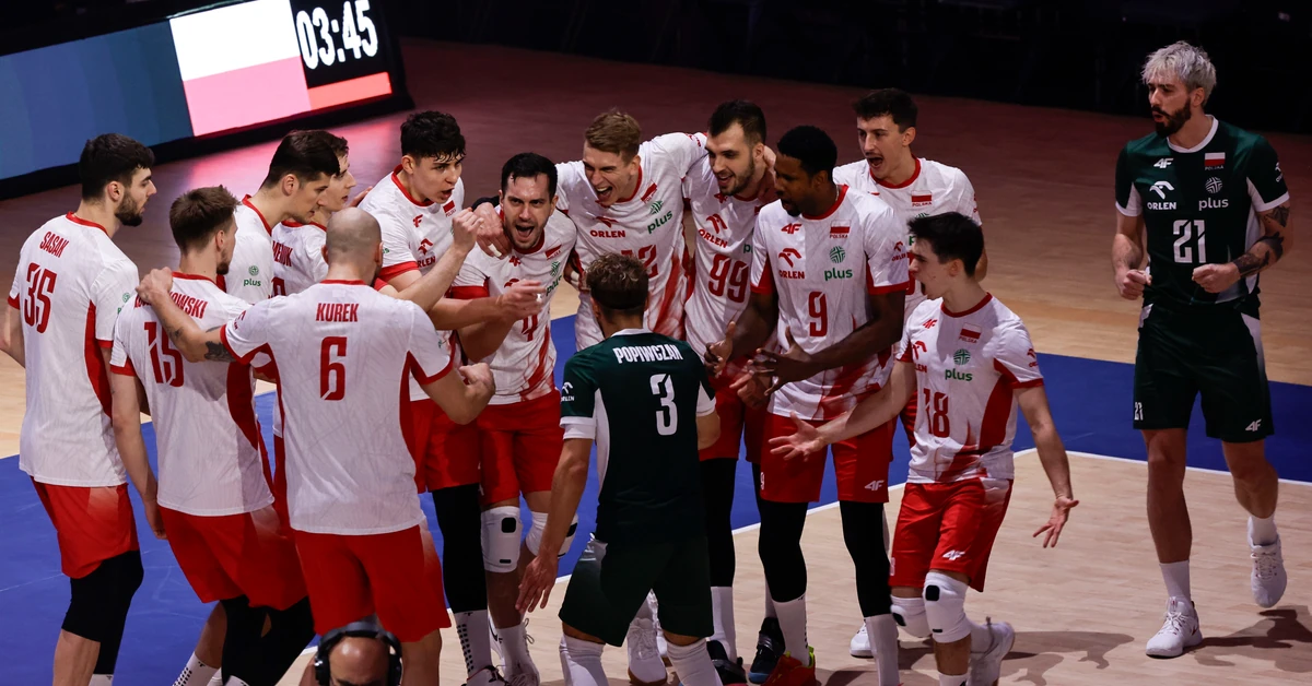 Kontrowersyjne koszulki polskich siatkarzy. Dlaczego biało-czerwoni grają w "butelkowej zieleni"?
