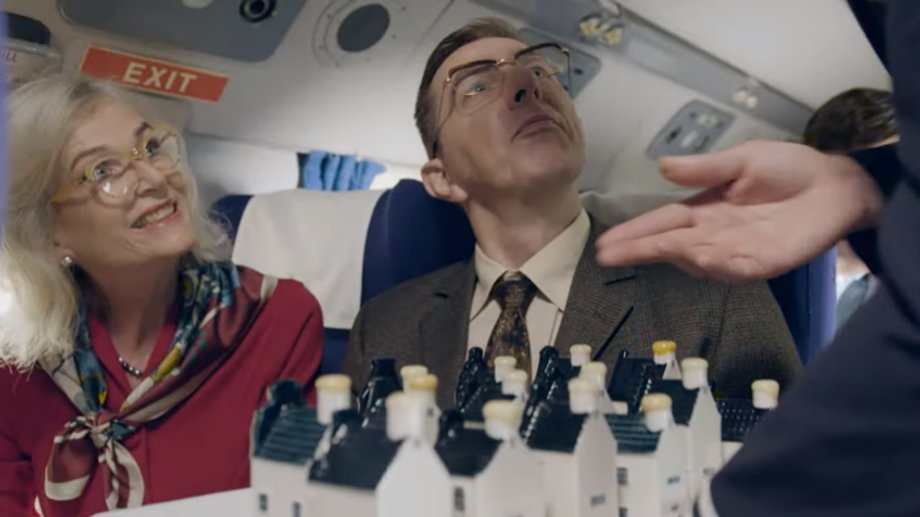 KLM pasażerom World Business Class przed wylądowaniem od ponad 60 lat podaje gin w miniaturowych porcelanowych domkach