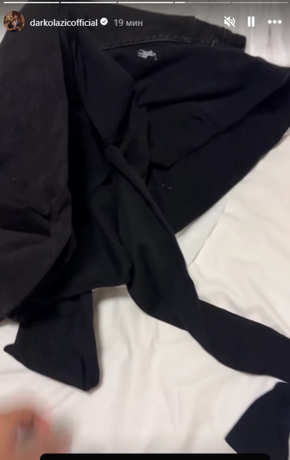 Darko Lazić pokazao šta mu je Katarina spakovala za nastup