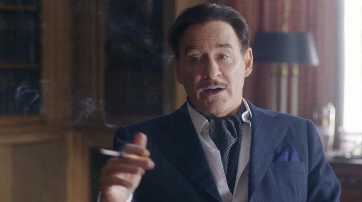 Kevin Kline jak Errol Flynn romansuje z 17-latką