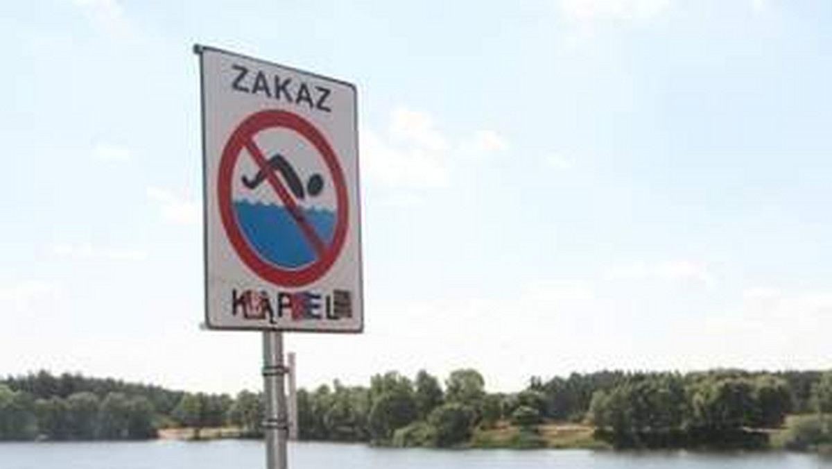 Zbiornik wodny Świnna Poręba na rzece Skawie koło Wadowic przyciąga wakacyjnych plażowiczów, mimo że to wciąż plac budowy. Regionalny Zarząd Gospodarki Wodnej w Krakowie ostrzega, że kąpiele tam są nielegalne i niebezpieczne.