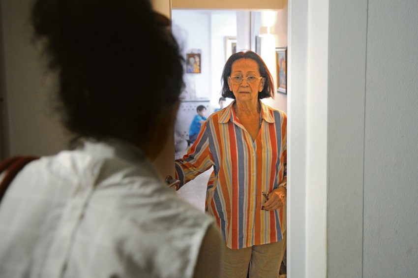 Zakonski staratelj dečaka je centar za socijalni rad, iako trenutno žive sa bakom