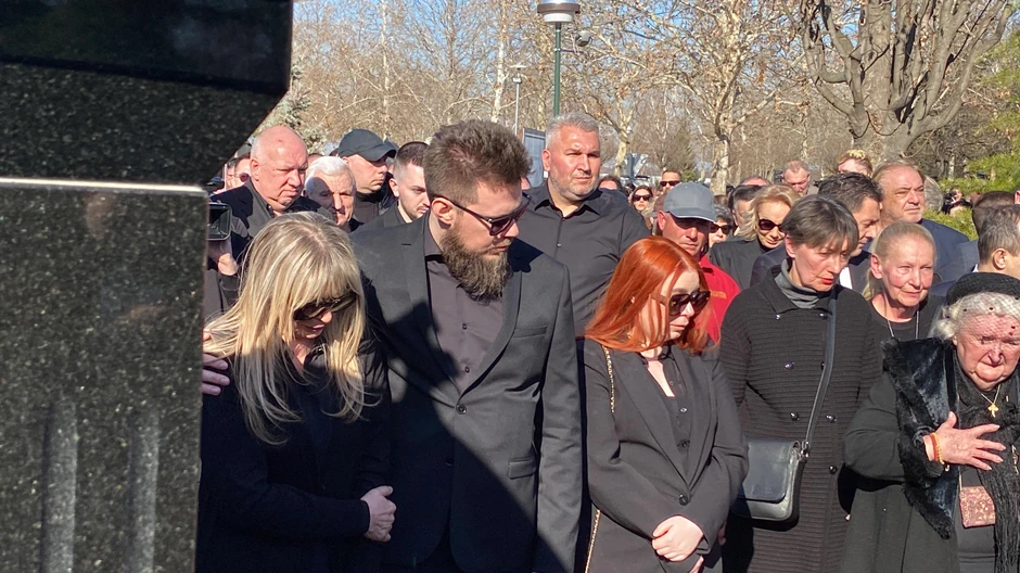 Suzanu Jovanović grli sin