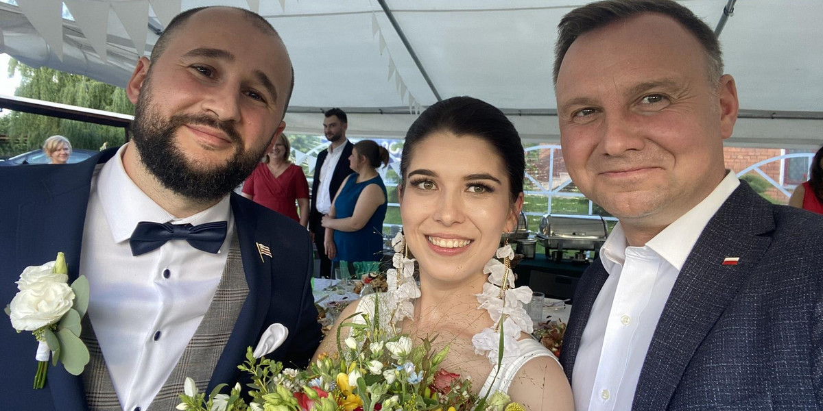Prezydent Andrzej Duda we Wrzawach wpadł na wesele