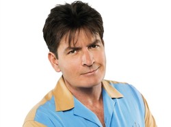 Charlie Sheen wyściskałby Ashtona Kutchera