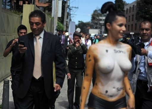 COLOMBIA - MODEL - FREEDOM - EXPRESSION