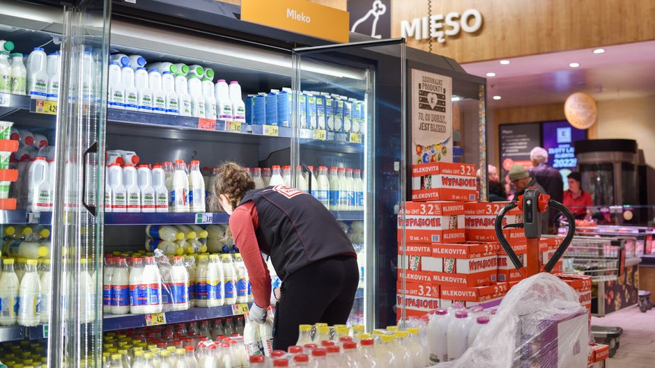 Żywność na rynkach hurtowych tanieje od kilku miesięcy, w sklepach na razie tego nie widać