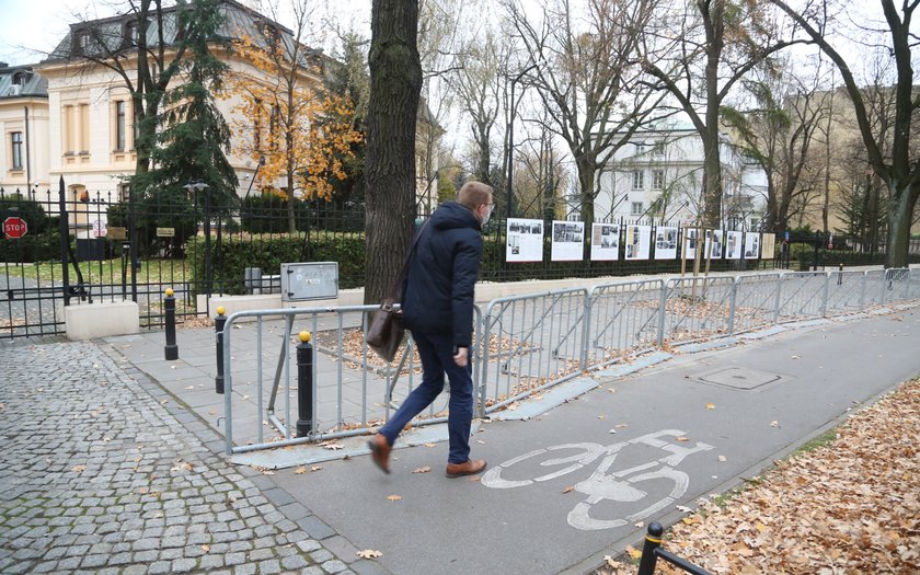 Warszawiacy chcą usunięcia policyjnych barierek