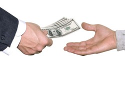 Zwolnili cię w czasie kryzysu? Już zawsze będziesz mniej zarabiać