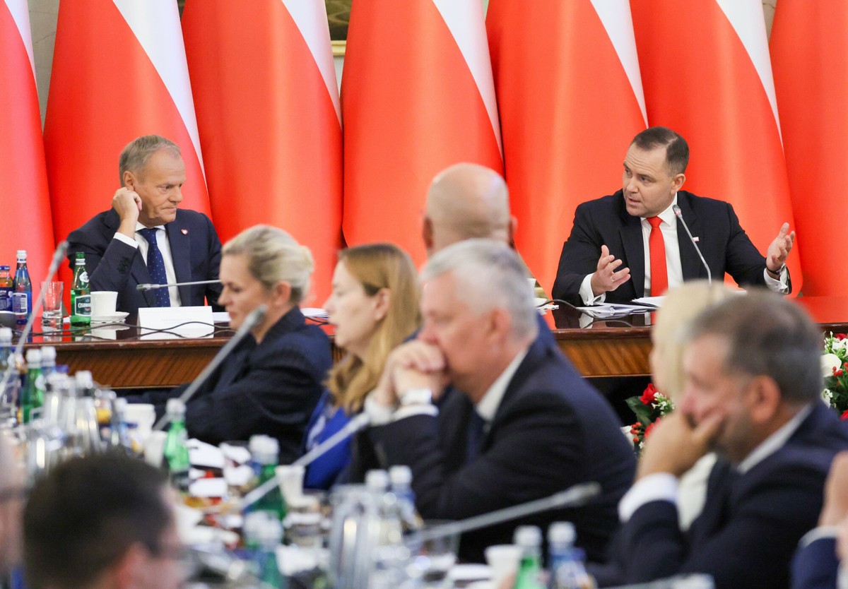 "Żółta kartka dla polityków". Ekonomiści bankowi komentują decyzję o ratingu Polski