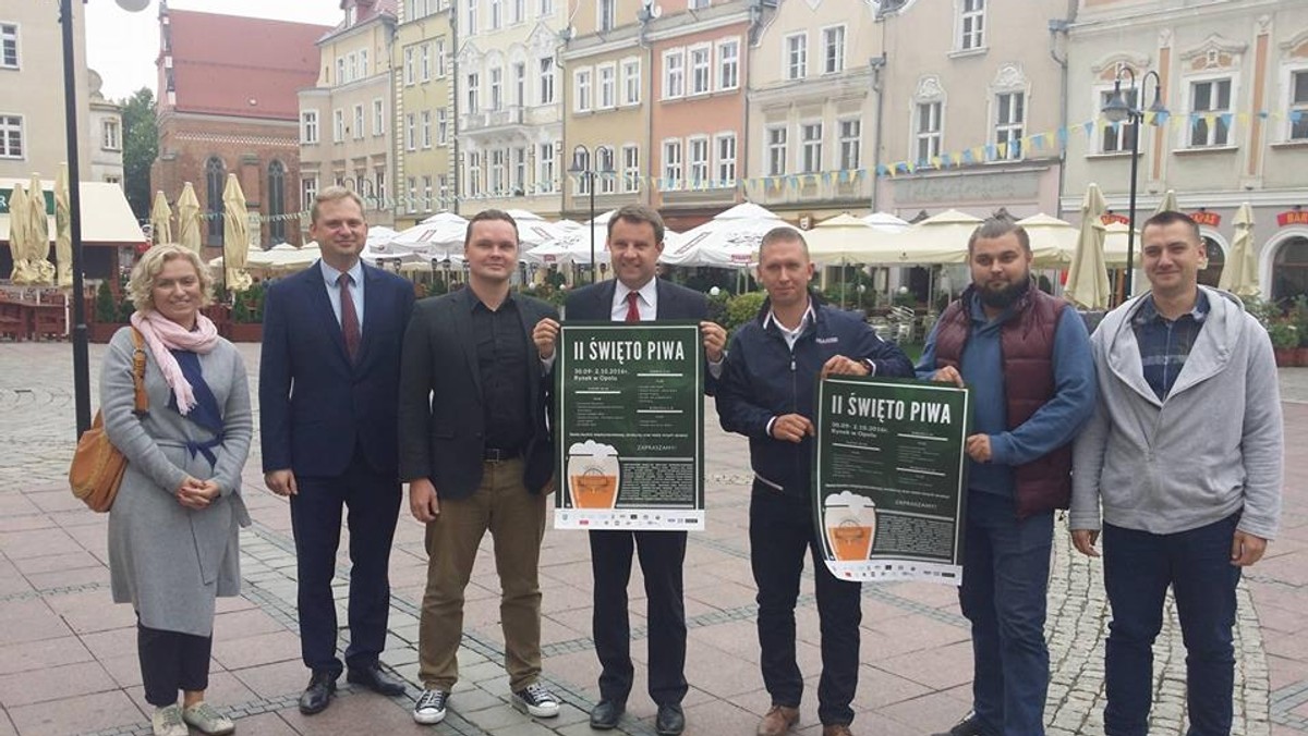 Większy namiot to i więcej rodzajów piwa – już 30 września na opolskim rynku rozpocznie się II Święto Piwa. Miłośnicy tego trunku będą mogli wybrać spośród 50 rodzajów. – To taki opolski Oktoberfest – słyszymy od organizatorów.