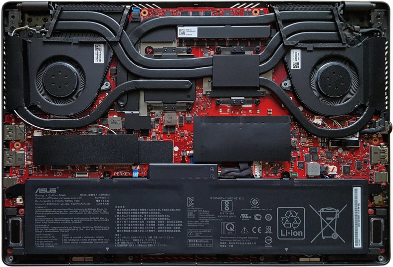 Laptop vs Desktop – wnętrze i układ chłodzenia 14-calowego laptopa wyposażonego w RTX 2060 Max-Q