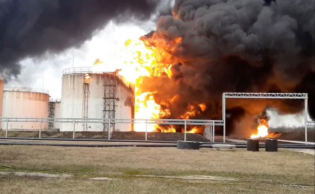 Pożar magazynu ropy po nalocie na Biełgorod w Rosji