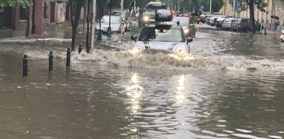 Ulice Warszawy kompletnie zalane! Szokujące obrazki na nagraniu z Powiśla