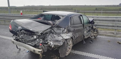 Groźny wypadek na A4. Pasażer wypadł przez szybę