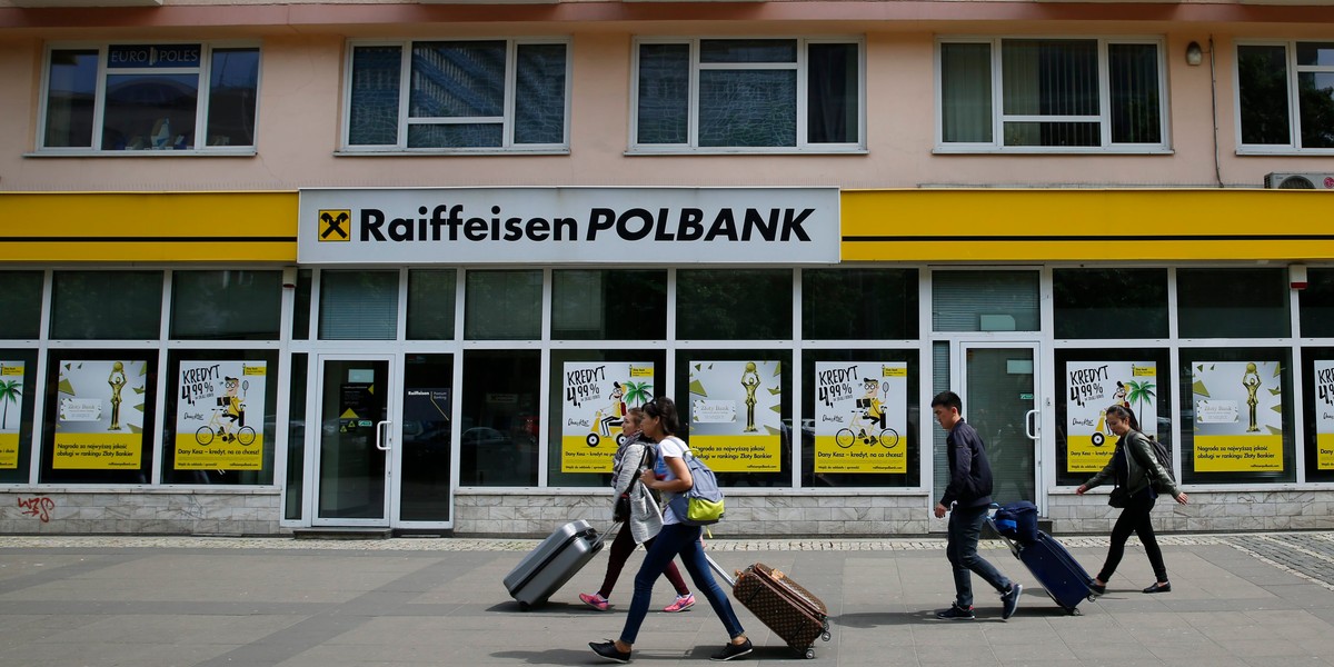 Raiffeisen Bank Polska powinien, według KNF, wejść na giełdą do 30 czerwca 2017 roku