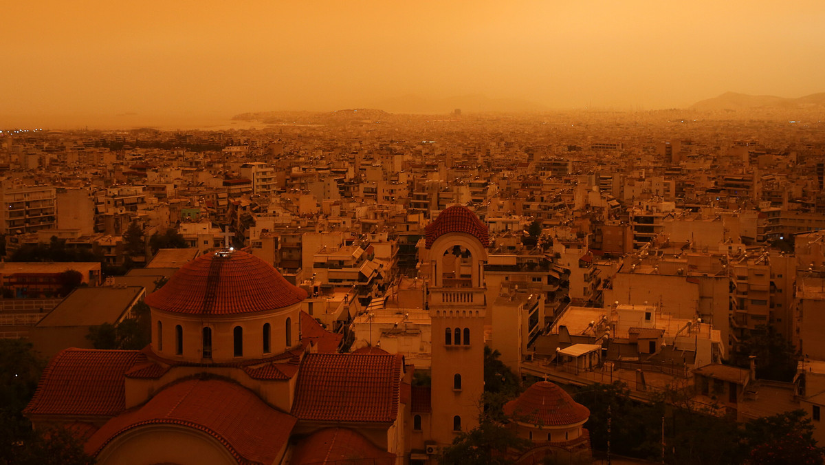 Ateny spowite pomarańczowym pyłem. Lokalne władze ostrzegają