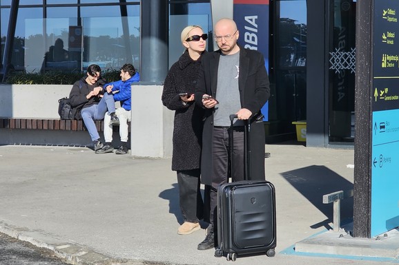 STAN NAŠE PEVAČICE U BEOGRADU PRŠTI OD LUKSUZA U opremanje uložila 200.000 evra, ima još jedan u istoj zgradi, a o LUSTERIMA svi govore