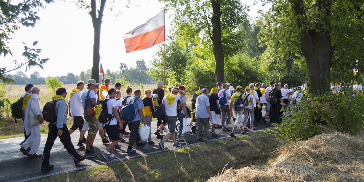 W 2021 roku pielgrzymów na Jasną Górę i do innych sanktuariów obowiązuje limit 300 osób. Chyba, że są zaszczepieni.