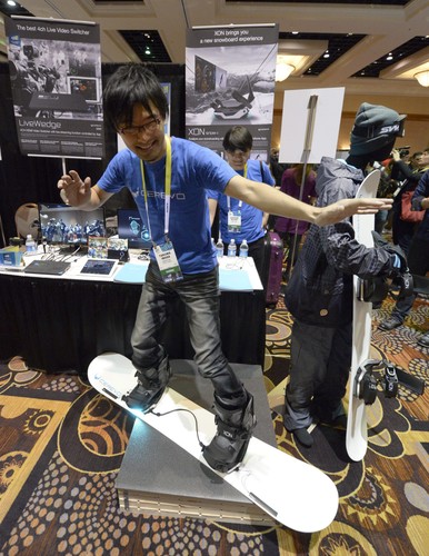 <strong>Wiązania XON Snow-1 z  firmy Cerevo Inc.</strong><br /><br />

 Dzięki inteligentnym wiązaniom firmy Cerevo wraz z sensorami podłączonymi do deski możemy odczytać dzięki aplikacji naszą prędkość na stoku, technikę, trasę przejazdu, rozkład wagi podczas akrobacji lub zjazdu i wiele innych niezbędnych dla snowboardzisty danych. Dodatkowo wiązania wyposażone są w diody led kontrolujące nacisk stopy i pełniące funkcję bezpieczeństwa na stoku. <br /><br />