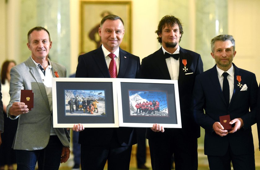 Prezydent odznaczył bohaterów z Nanga Parbat. To oni ratowali Revol i Mackiewicza