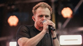 Mocne słowa Piotra Roguckiego podczas trasy "Światło i MRock". Rządzących nazwał "debilami"