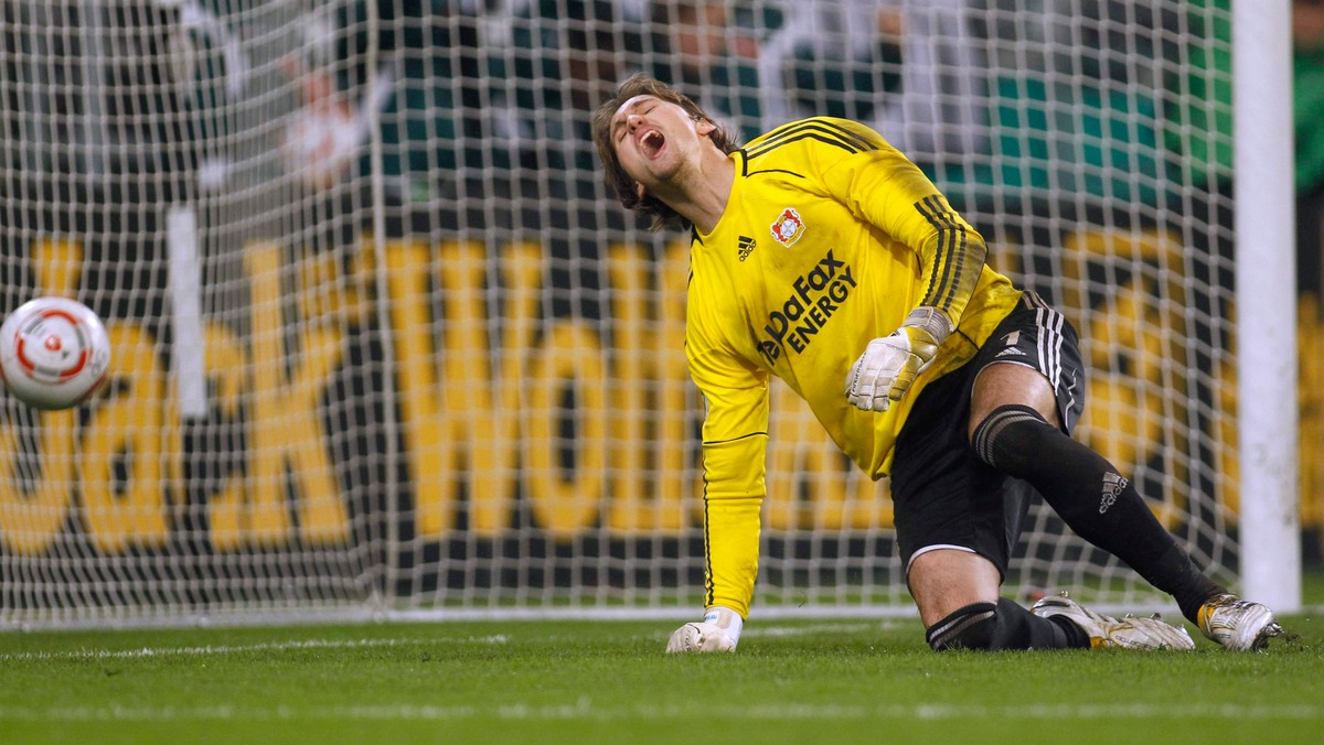 Golkiper Bayeru Leverkusen, Rene Adler z powodu kontuzji kolana nie zagra już w tym roku. Niemiecki bramkarz powróci do gry dopiero po zimowej przerwie ligowej.