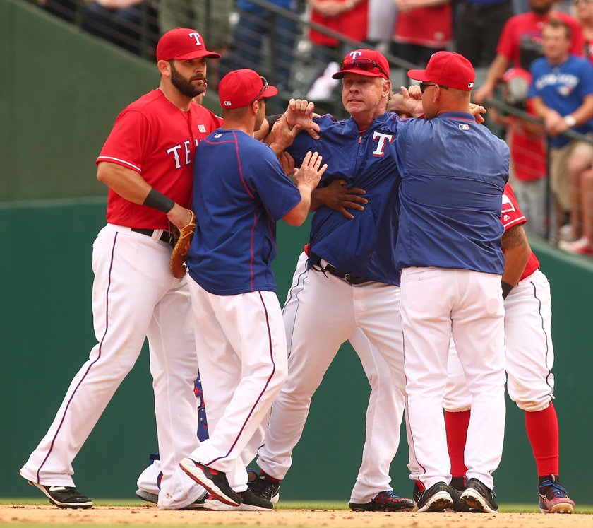 Toronto Blue Jays - Texas Rangers zakończone bójką! Co za cios!