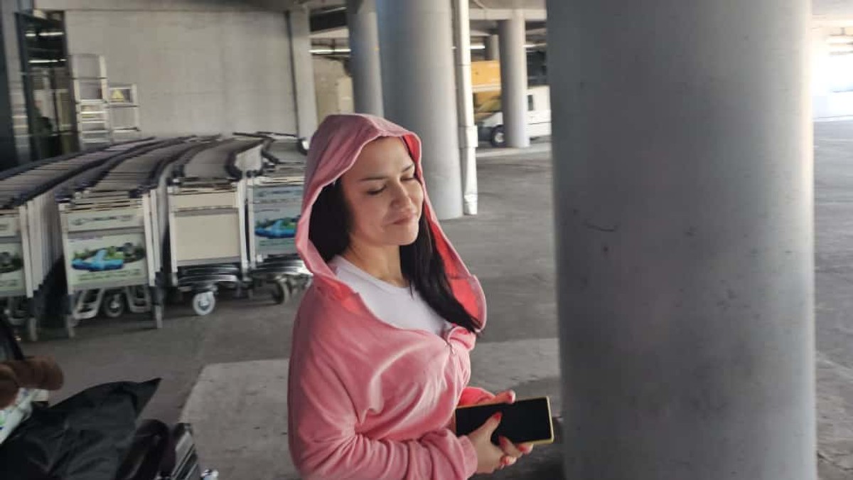 Aleksandra Mladenović u plišanoj trenerci bez trunke šminke: Folkerka ...