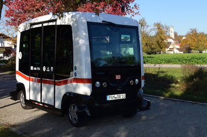 Pierwszy autonomiczny autobus wyjechał na ulice. Testuje go... niemiecka kolej