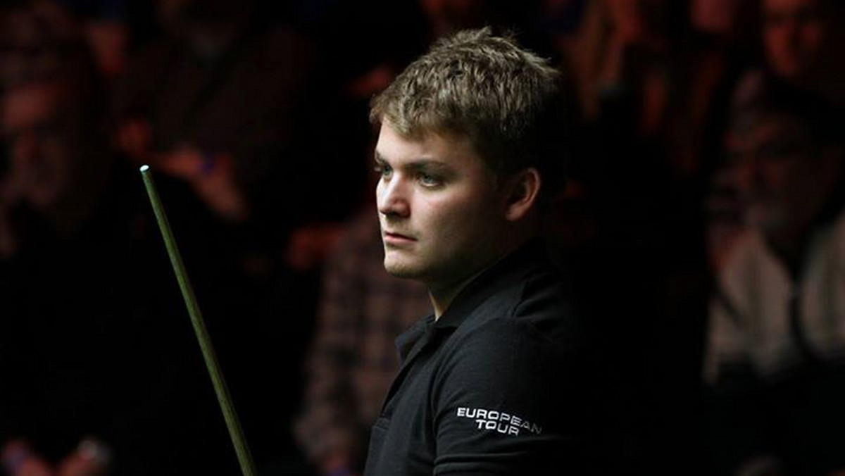 Michael White udanie rozpoczął walkę o odzyskanie miejsca w czołowej szesnastce klasyfikacji rankingowej. Walijski snookerzysta, który po słabym występie w UKC pożegnał się z tym elitarnym gronem tracąc jednocześnie na rzecz Lianga Wenbo miejsce w The Masters, bez większych problemów wygrał trzy sobotnie spotkania w turnieju Gibraltar Open.