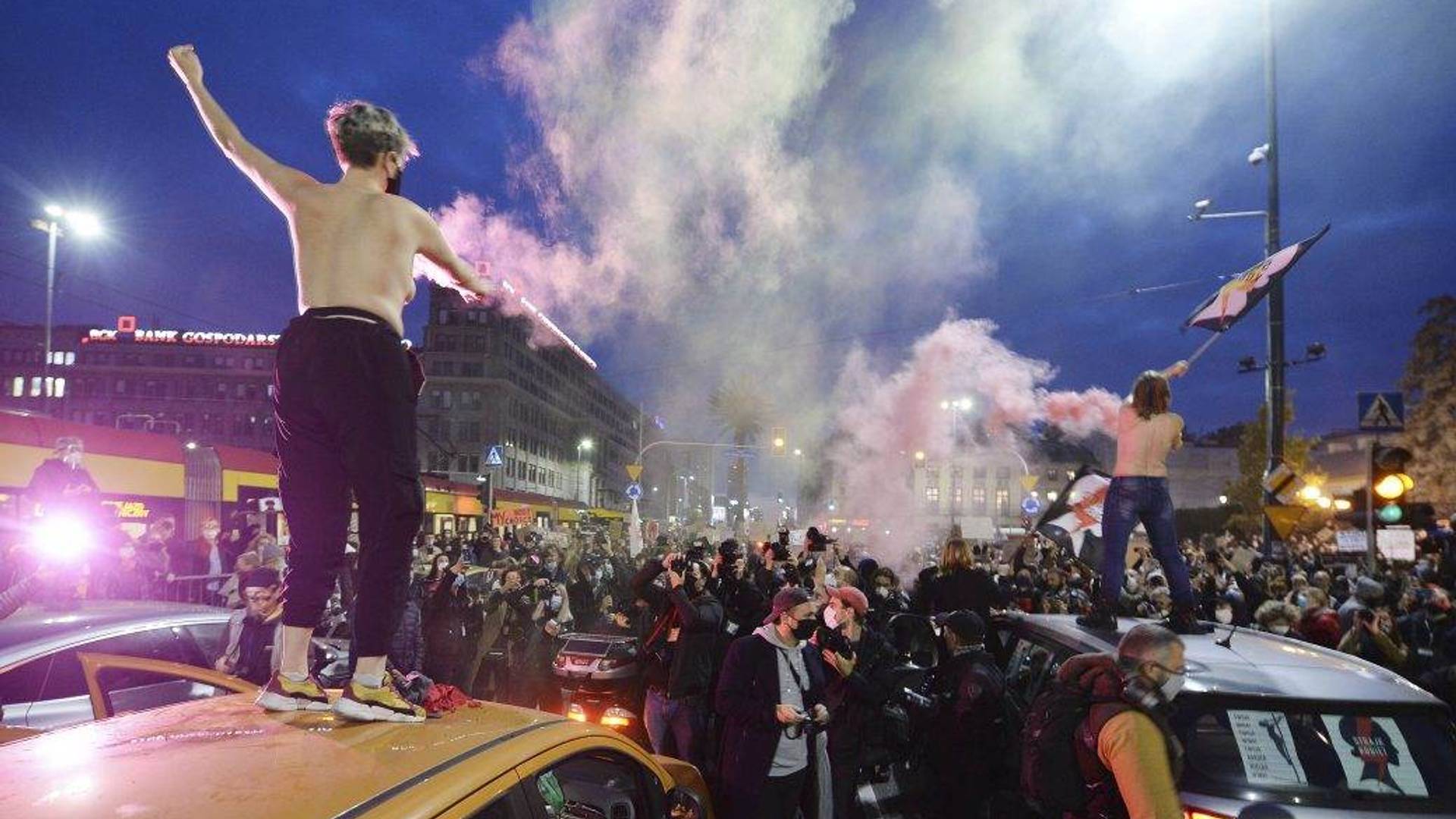 Žene u Poljskoj zaratile sa crkvom zbog zabrane abortusa, zemlja blokirana posle sramne odluke suda