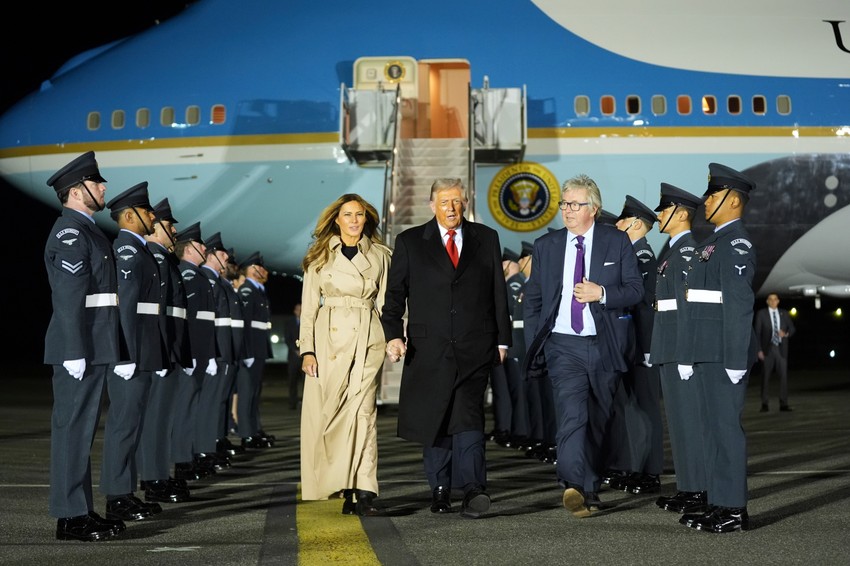 Melanija i Donald Tramp stigli su sinoć u Veliku Britaniju
