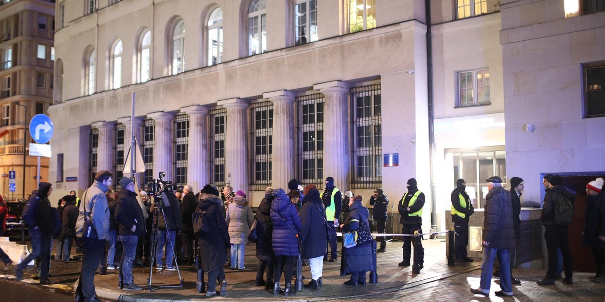 Co się dzieje na pl. Powstańców? PiS zwołuje protest