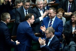 Sejm w atmosferze skandalu wybrał 5 członków Trybunału Konstytucyjnego