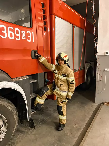 Iza została pierwszą strażaczką w historii swojej jednostki OSP, która ma uprawnienia do wyjeżdżania do akcji