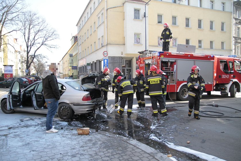 W centrum Opola spłonęło BMW