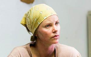 Charlize Theron w dramacie &quot;Daleka północ&quot;, za rolę w którym otrzymała w tym roku nominację do Oscara