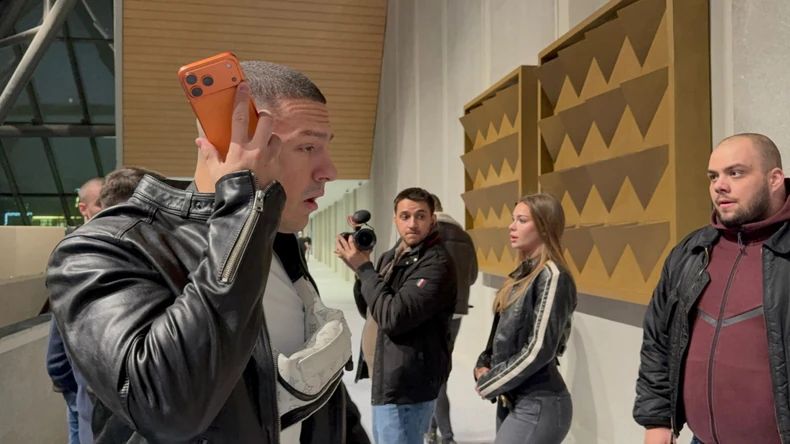 Baka Prase sa devojkom Milenom