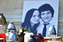 Jan Kuciak, Martina Kusnirova, candles, commemorates murdered reporter