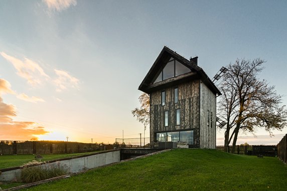 Dom w starym wiatraku na Lubelszczyźnie. Architekci zmienili ruinę w cudo!