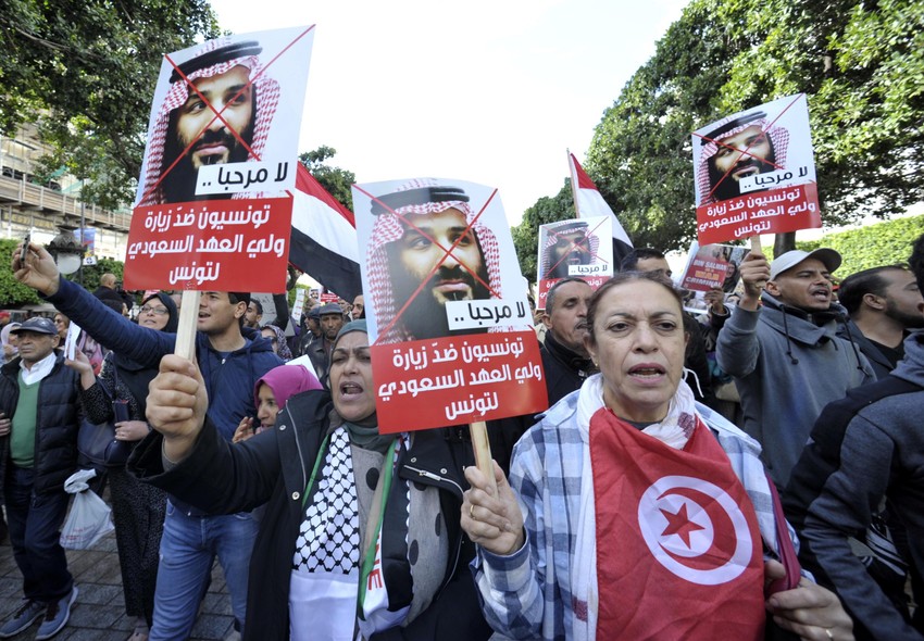Sa jučerašnjeg protesta u Tunisu protiv posete saudijskog krunskog princa, koji je krenuo u regionalnu turneju pre odlaska na samit G20 u Argentini
