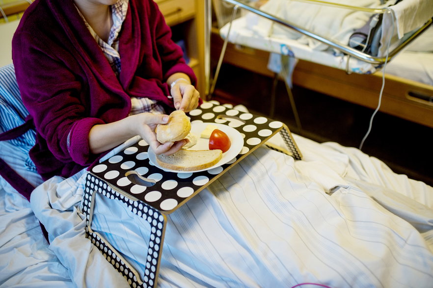 Szpitalne jedzenie pozostawia wiele do życzenia. Zdjęcie ilustracyjne.