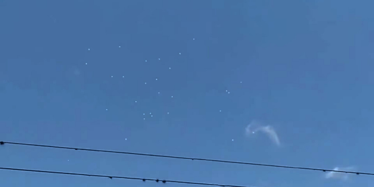 UFO w Brazylii. Ogromna liczba świetlistych punktów na niebie.