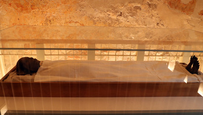 3 ezer év után új helyre költöztetik Tutanhamon fáraó elátkozott holttestét