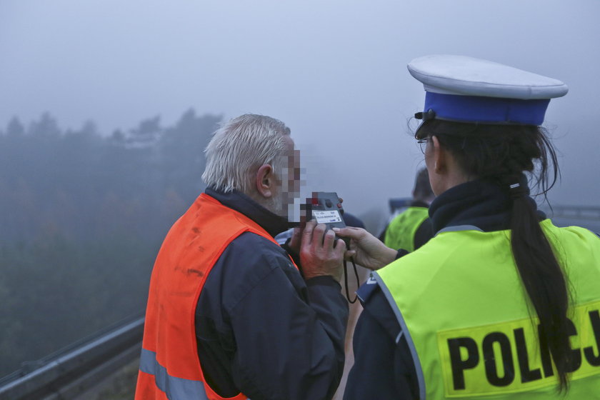 Koło ciężarówki prawie zabiło kierowcę tira