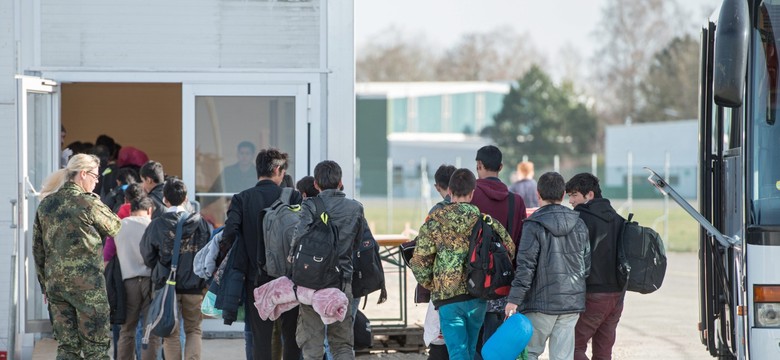 Algierczyk z ośrodka dla uchodźców wiedział o zamachu? "Paryż pogrąży się w strachu..."