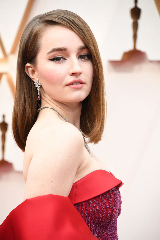 Kaitlyn Dever in Louis Vuitton 