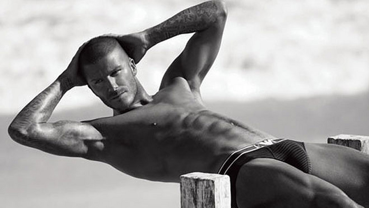 Gwiazda futbolu, David Beckham rozebrał się po raz kolejny reklamując swoją linię bielizny dla H.