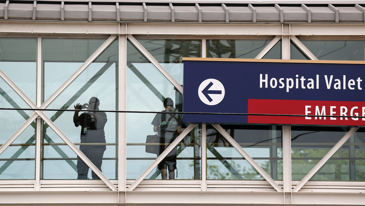 Hiszpański rząd zezwolił dziś zakażonemu wirusem Ebola obywatelowi na przyjazd do kraju. Hiszpański samolot wojskowy ma jeszcze dziś wystartować z Madrytu do stolicy Liberii, Monrowii, by przewieźć stamtąd 75-letniego zakonnika.